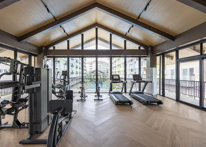 617a Condotel Near Airport &mall With Pool,gym,netflix