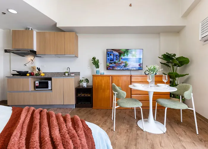 617a Condotel Near Airport &mall With Pool,gym,netflix *
