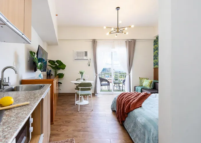617a Condotel Near Airport &mall With Pool,gym,netflix