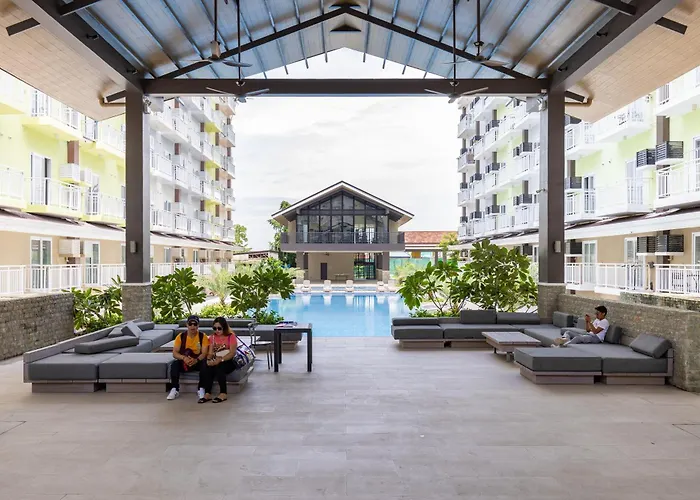617a Condotel Near Airport &mall With Pool,gym,netflix