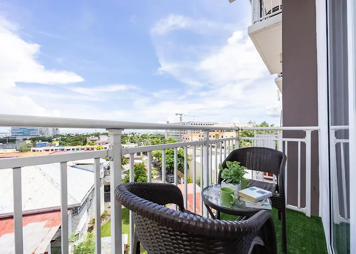 617a Condotel Near Airport &mall With Pool,gym,netflix アパート マクタン