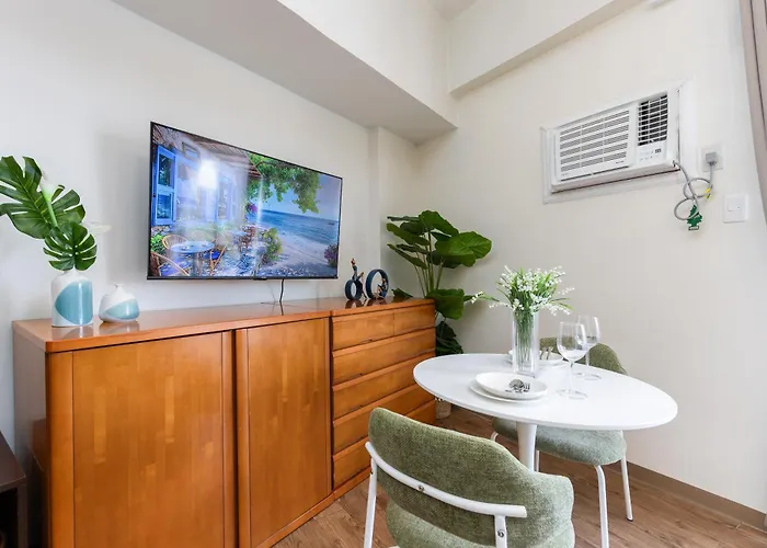 617a Condotel Near Airport &mall With Pool,gym,netflix